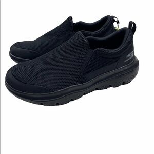 NWT Skechers Men's Go Walk Evolution Ultra, Black Size 10.5
